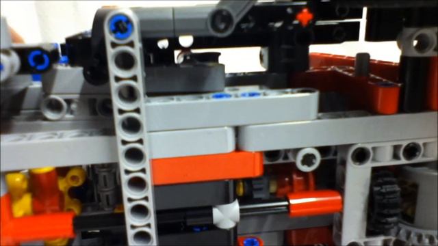 LEGO 9395 Motorized with set 8293 смотреть онлайн