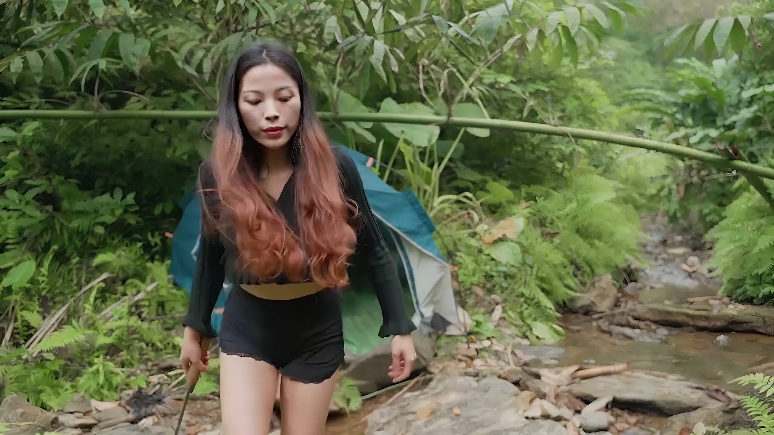 190-ДНЕВНЫЙ ОДИНОЧНЫЙ НОЧНОЙ КЕМПИНГ В ТРОПИЧЕСКОМ ЛЕСУ – ОТДЫХ В ПАЛАТКЕ | РАССЛАБЛЯЮЩИЙ АСМР смотреть онлайн