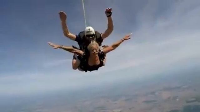BB Doll Brooke Sky Diving смотреть онлайн