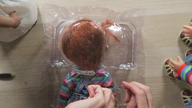 Child's Play 2 Mezco Designer Series Mega Scale Talking Chucky