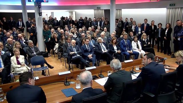 SALVINI SI COMMUOVE NEL RICORDARE ROBERTO MARONI смотреть онлайн