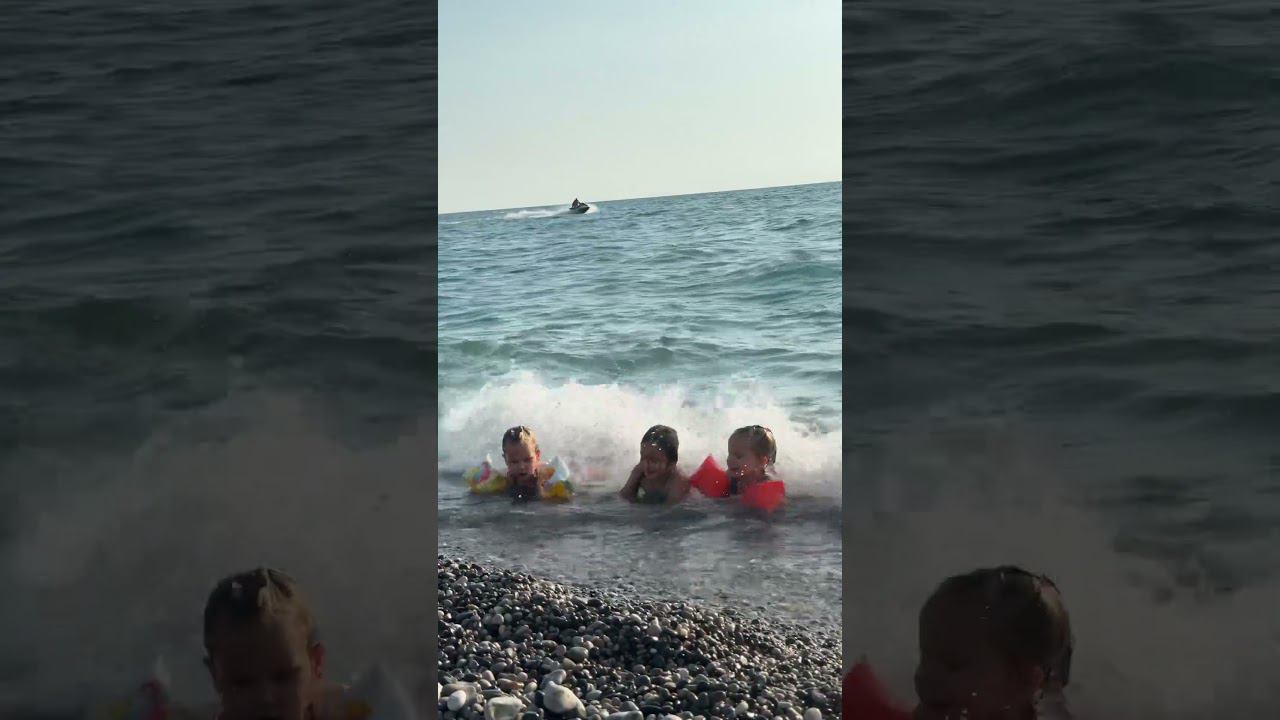 На море #дочки #многодеточки #близняшки #тройняшки#сестры#дети#море#отдых#отпусксдетьми #лето#пляж смотреть онлайн