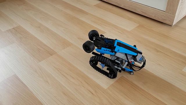 Lego Technic 42095 - Mod with bumpers and rubber tracks смотреть онлайн