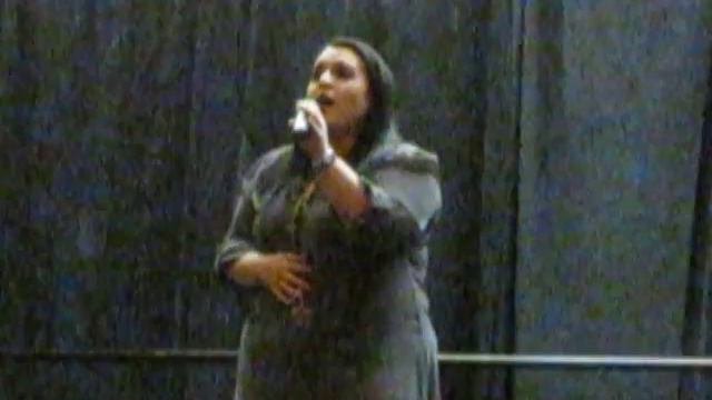 Nikki Blonsky sings for UCF смотреть онлайн