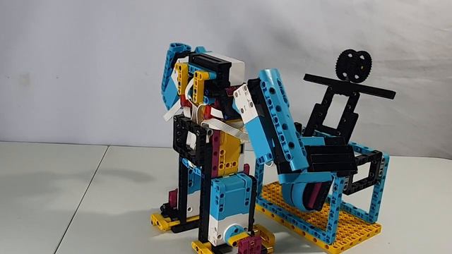 LEGO SPIKE prime BOXER with PS4 controller смотреть онлайн