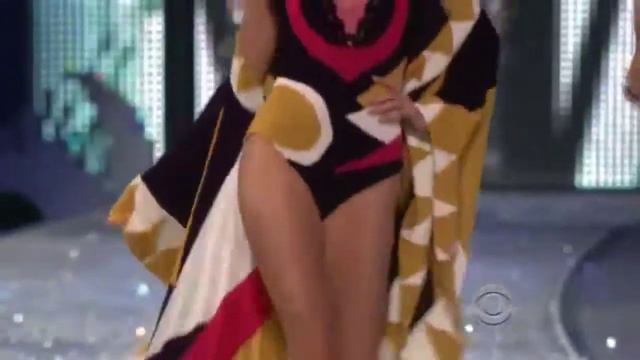 Ingūna Būtane, Victoria's Secret Runway, 2005-2008 смотреть онлайн