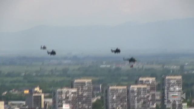 Изтребители МиГ-29 и Вертолети - Празник и парад на Българската армия - 6 май смотреть онлайн