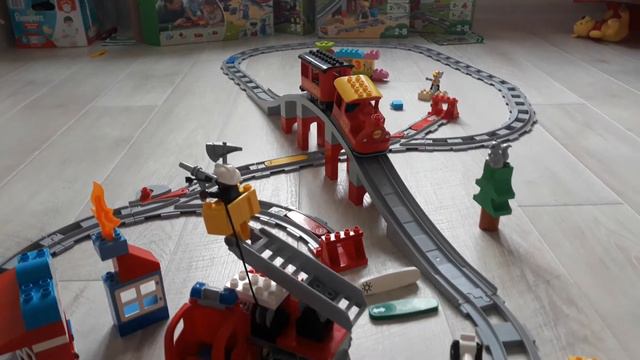 Электромеханический конструктор LEGO DUPLO 10874 Поезд на паровой тяге смотреть онлайн