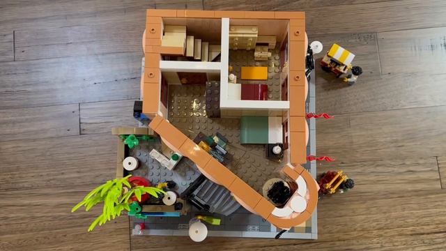 Lego Boutique Hotel - Construction and Street Scene смотреть онлайн