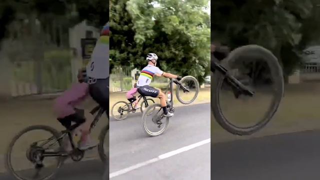 Nino Schurter y su nivel de habilidad técnica Credit:N1NO #cycling #mountainbike #mtb смотреть онлайн