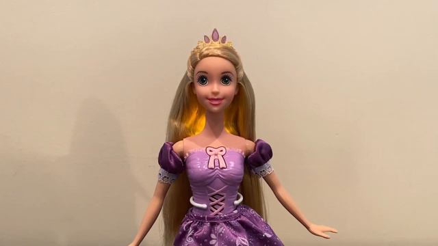 Disney’s Tangled - Sing & Glow Rapunzel Doll смотреть онлайн