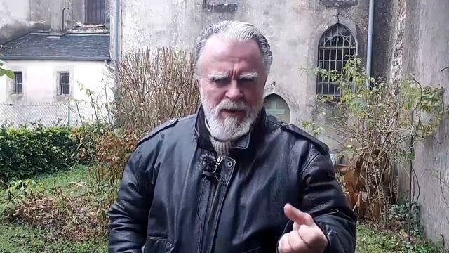 Ce que nous portons et faisons porter aux enfants depuis deux ans c'est un bâillon symbolique смотреть онлайн