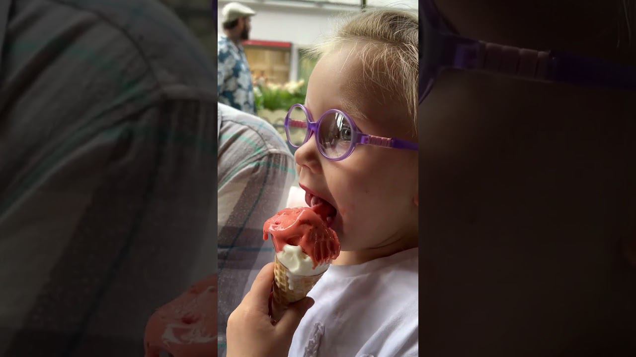 Мороженка #многодетнаясемья #дочки #лето #мамаблогер #близняшки #двойняшки #мороженное#москва#дети смотреть онлайн