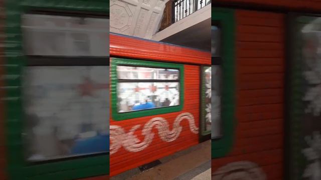 Москва м.Киевская Красивый состав... смотреть онлайн