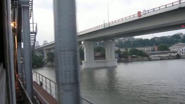 Проезд по разводному ж/д мосту через р. Дон в Ростове-на-Дону смотреть онлайн