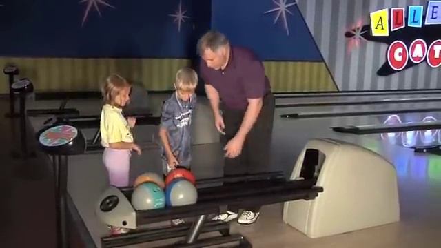 Kids Bowl Free Bowling Lesson & Coaching Tips #1 смотреть онлайн