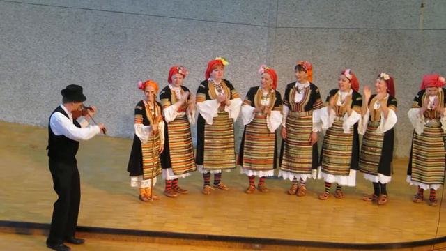 Zhena Folk Chorus Ma Saua Cenca Lipa Mi (Jim Garner on fiddle) смотреть онлайн