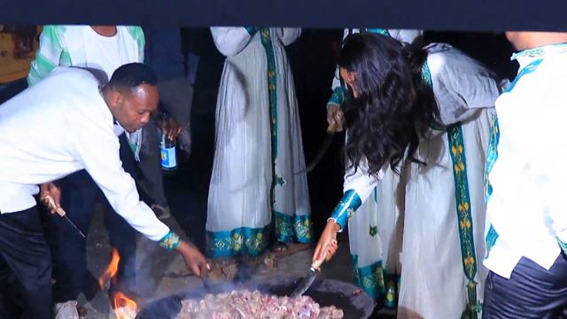 የሰረግ የመልስ ፕሮግራም ተጨፈር በሚያስደንቅ መልኩ #like #sbscribe_now #viral #Zeki Picture#weding смотреть онлайн