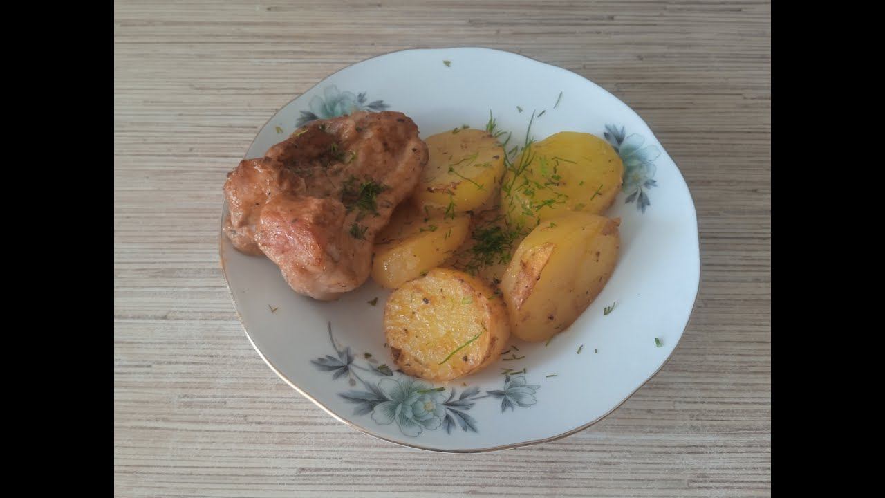 Свиные рёбрышки с картошкой в рукаве, запечённая в духовке смотреть онлайн