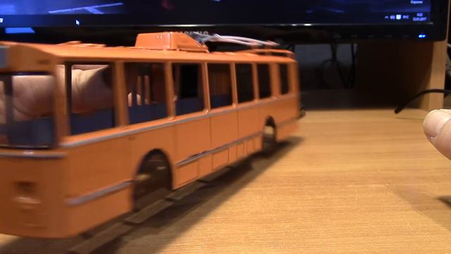 Сборка масштабной модели троллейбуса ЗИУ 9 SSM второй набор смотреть онлайн