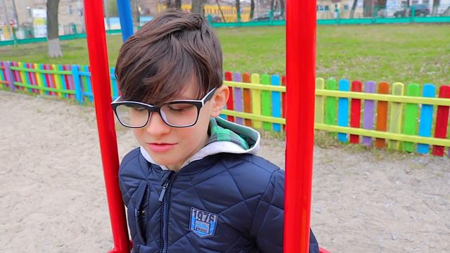 БОГАТЫЙ Школьник в шоке БЕДНОГО Школьника исключили из школы ! Почему Олигархов спас Безденежкова смотреть онлайн
