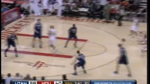 Trevor Ariza throws one down on Okur смотреть онлайн