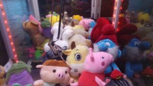 ИГРАЮ В АВТОМАТАХ ХВАТАЙКА С ИГРУШКАМИ и ВЫИГРЫВАЮ !