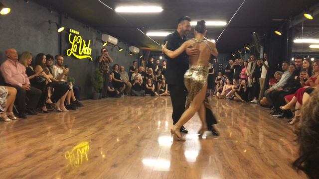 Ricardo Astrada & Constanza Vieyto (Mundial 2022 Tango Escenerio World Champions) 28.10.2023 1/4 смотреть онлайн