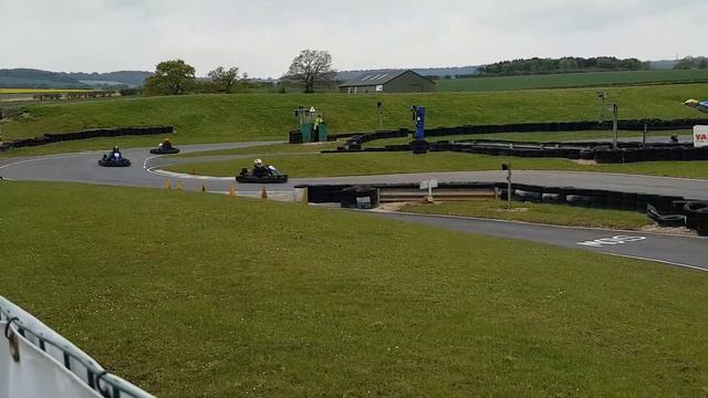 Thruxton kart centre Race 4 Kart 24 on Sunday 30th April 2017 смотреть онлайн