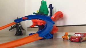 Хот Вилс  Hot Wheels крутой поворот замедленная съемка