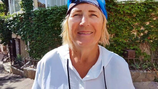 ГОВОРИТ КРЫМ. Случайный опрос по пути на набережную Алушты. смотреть онлайн