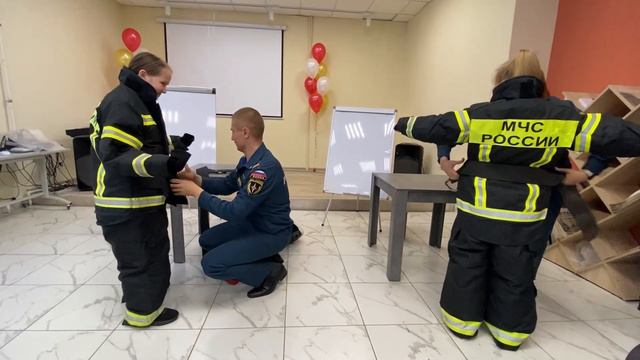 Сотрудники МЧС провели для школьников Копейска веселый и поучительный урок смотреть онлайн