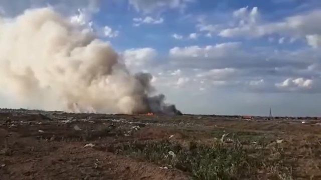 Под Ахтубинском горит мусорка смотреть онлайн