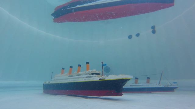 LEGO TITANIC COPIES SINKING !! смотреть онлайн