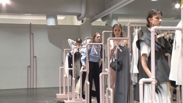 [AKIKOAOKI] 2018 A/W смотреть онлайн