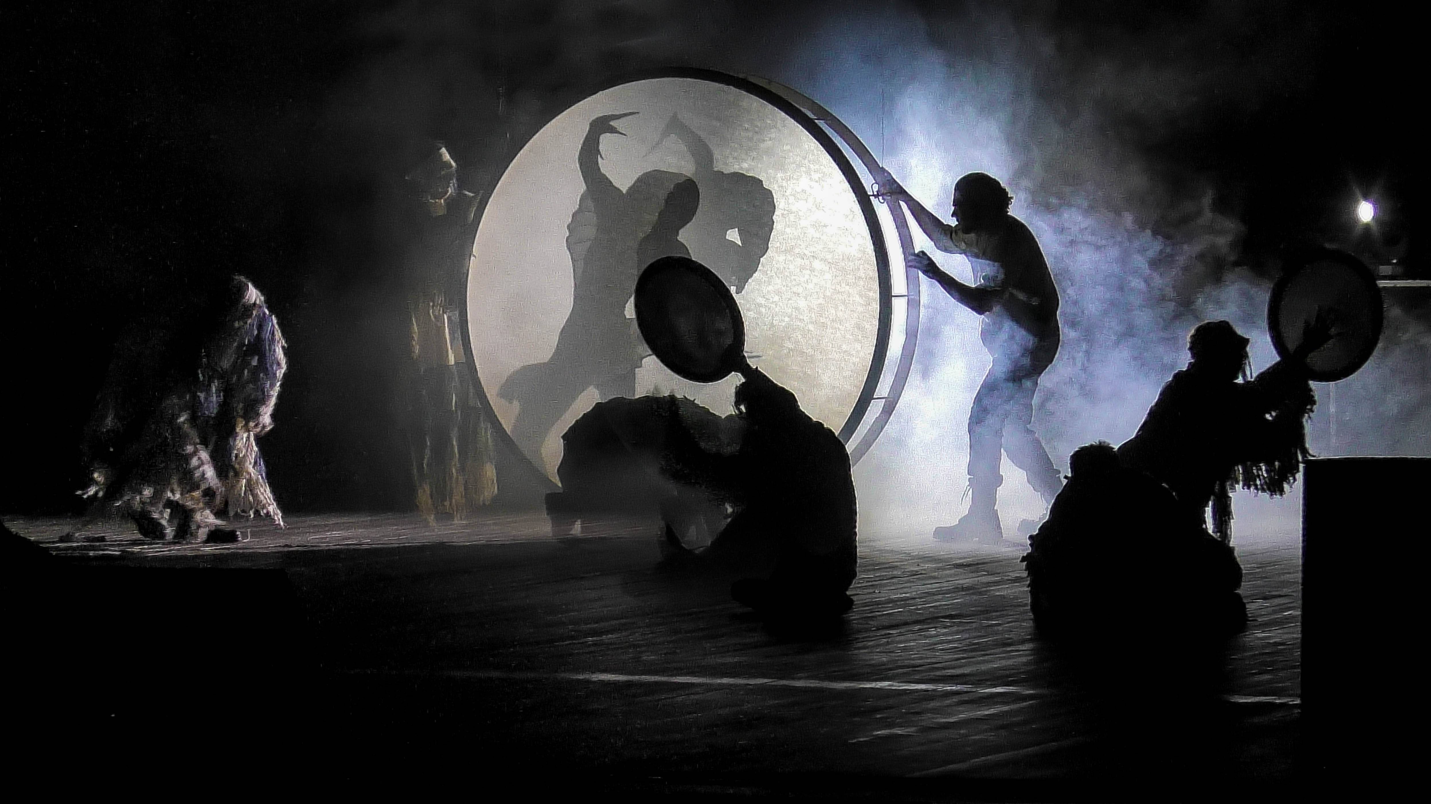 В Волжском открыл первый сезон Молодежный авангардный театр смотреть онлайн