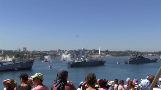 Российский флаг над Севастополем День флота смотреть онлайн