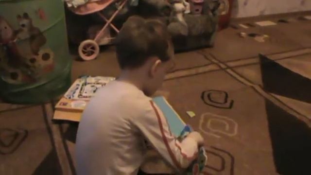 никита и софия играют