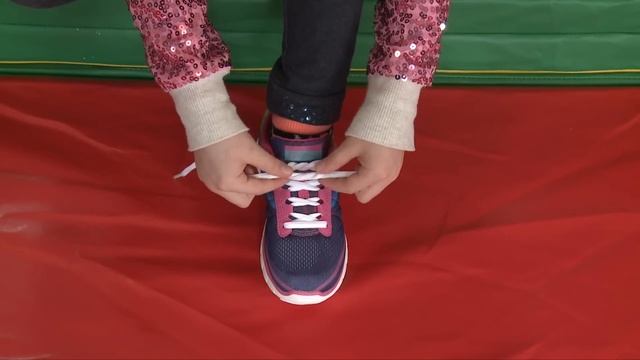 Easy Shoe Tie Method - Learn to Tie A Shoe смотреть онлайн