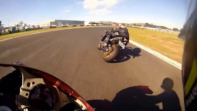 Buell 1125r Firebolt | Mike Hopkins Track Day Aug 20 2016. 2nd session MEDIUM GROUP смотреть онлайн