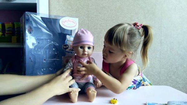 Делаем распаковку классной куклы Бэби Анабель! Кукла ходит и ползает!