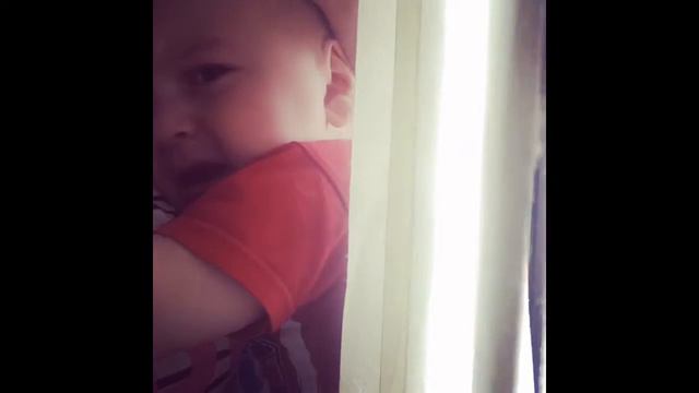 Плачущий малыш смотреть онлайн