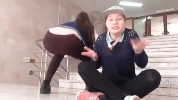 ДЕВЧЁНКИ КАКАЮТ