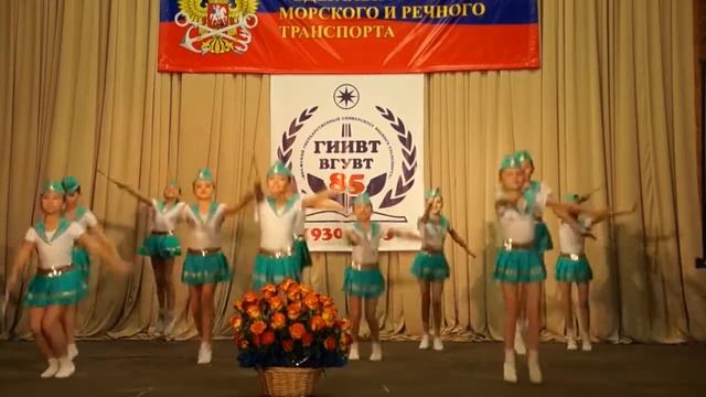 Выступление детского духового оркестра, юных барабанщиц и мажореток на юбилее ВГУВТ смотреть онлайн
