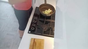 Нескучный выходной. Сегодня приготовила грудку с перцем болгарским и салат)