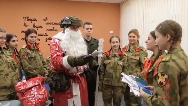 Предновогодняя история от Деда Мороза и доброго друга Ресторанчика . смотреть онлайн