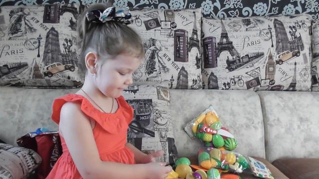 Открываем посылку с игрушками смотреть онлайн