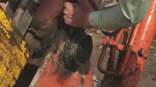 Как отремонтировать основной палец цепного экскаватора смотреть онлайн