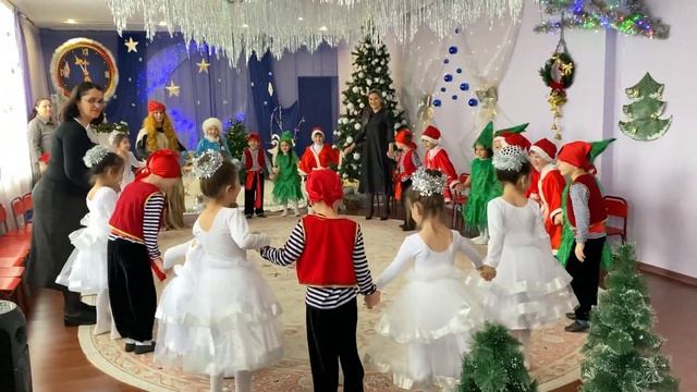 Новогодний утренник в саду #38 смотреть онлайн