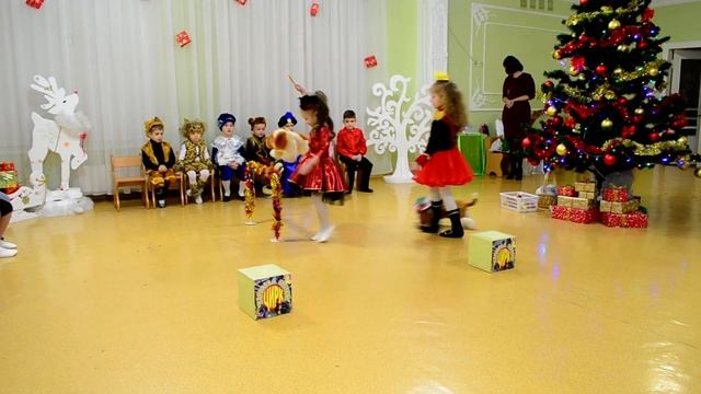 Выступление дрессировщиц с собачками Новогодний утренник смотреть онлайн